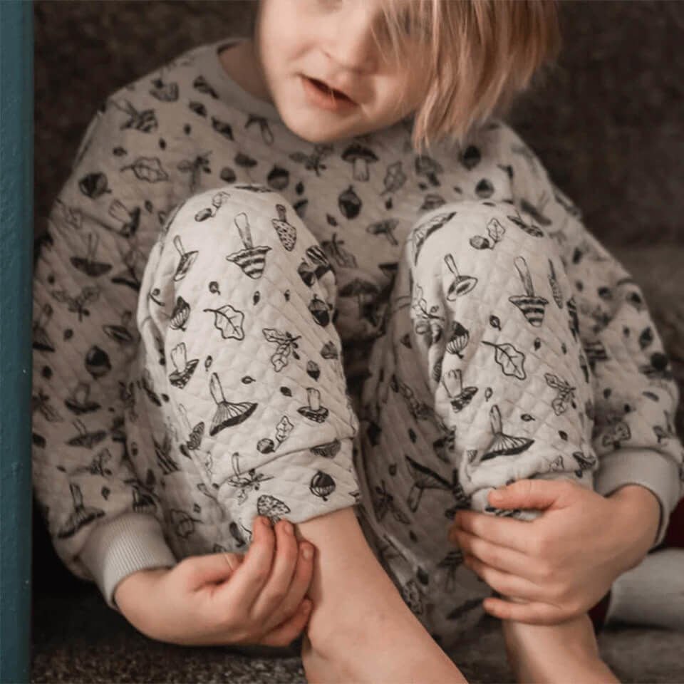 Sonbahar Mantarları Desenli Kapitone Sweatshirt – Gri | Rahat ve Şık Tasarım