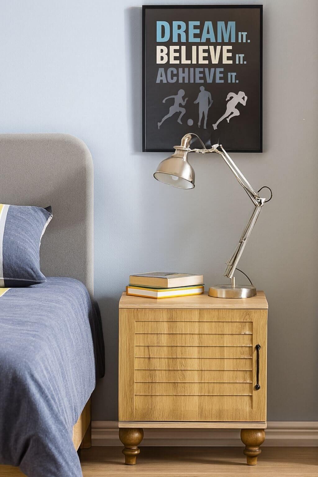 Pera Wood Komodin | MDF Gövde | Ağaç Ayaklar | Panjur Kapak | Şık ve Fonksiyonel Genç Odası Komodini