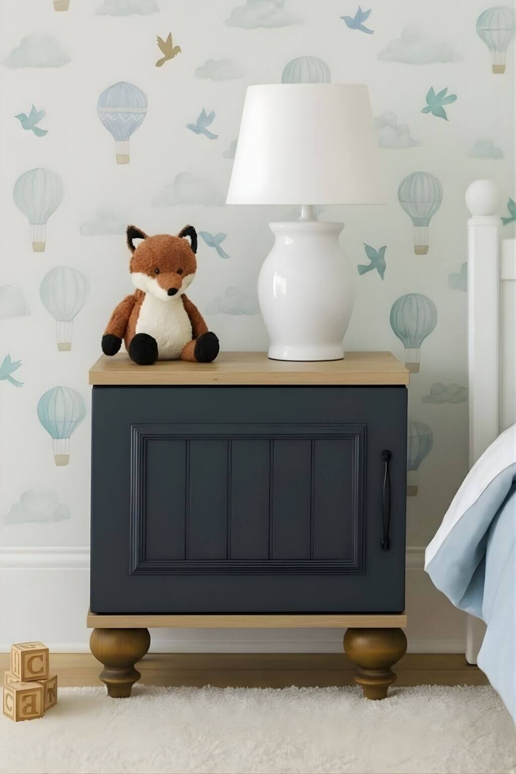 Ozan Komodin | MDF Gövde | Ağaç Ayaklar | Şık ve Fonksiyonel Genç Odası Komodini