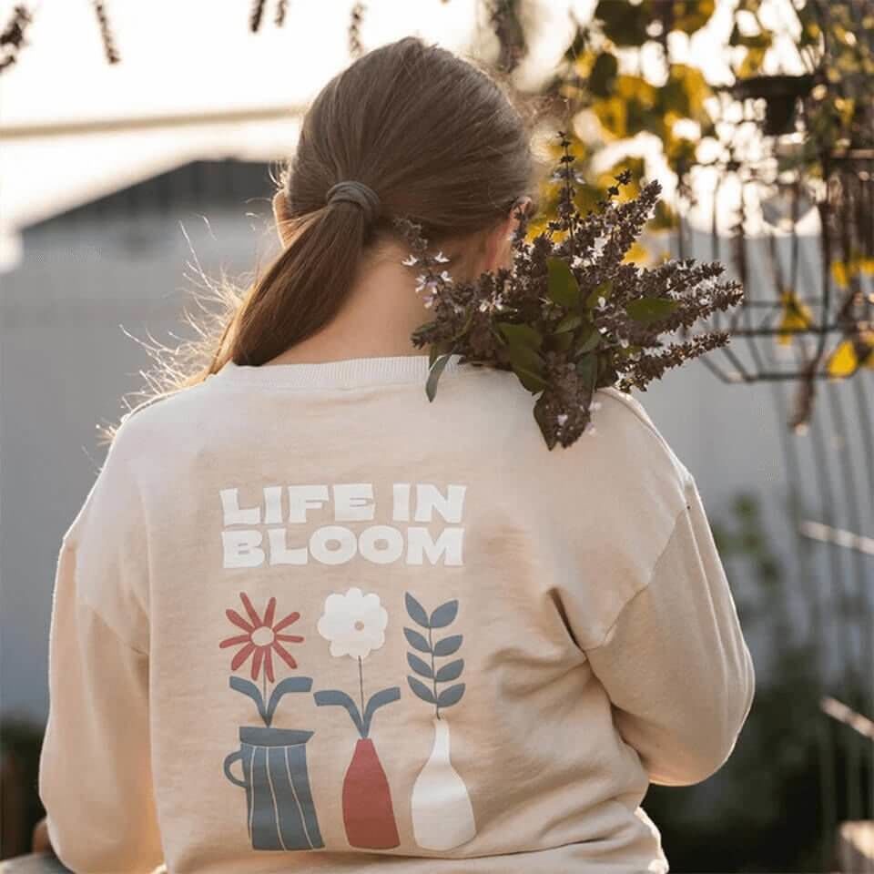 Yaz Buketi Desenli Eşofman Takımı – Bej | Rahat ve Şık Günlük Kombin