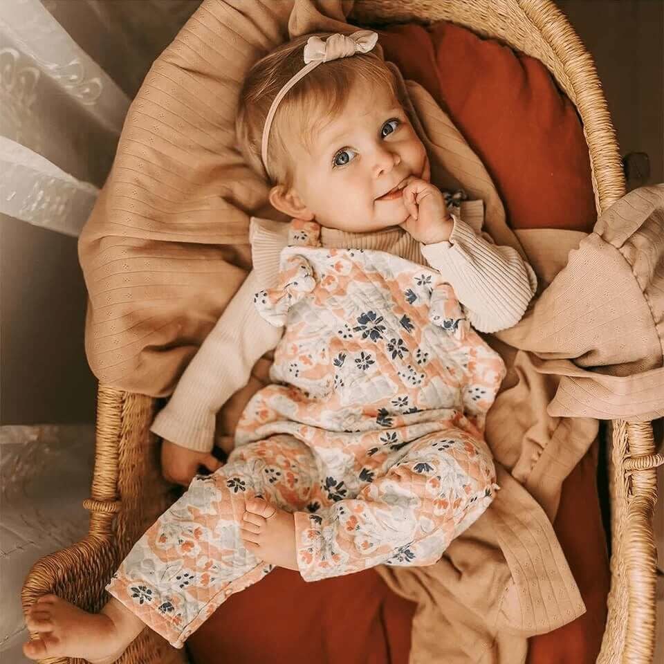 Neşeli Fil Desenli Kapitone Salopet – Pembe | Rahat ve Şık Bebek Kombini