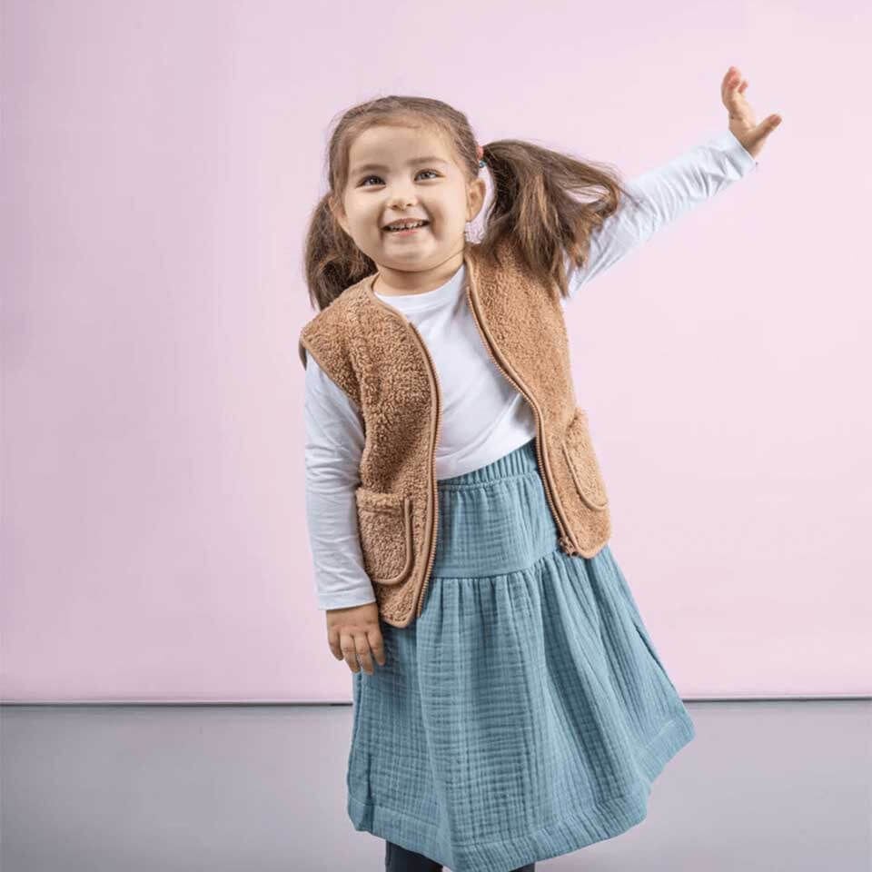 Peluş Yelek – Karamel | Yumuşak Kumaş ve Günlük Kullanıma Uygun