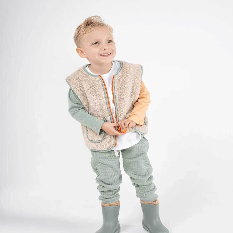 Bej Renk Peluş Yelek | Slogan Nakış Detaylı, Rahat ve Modern Model