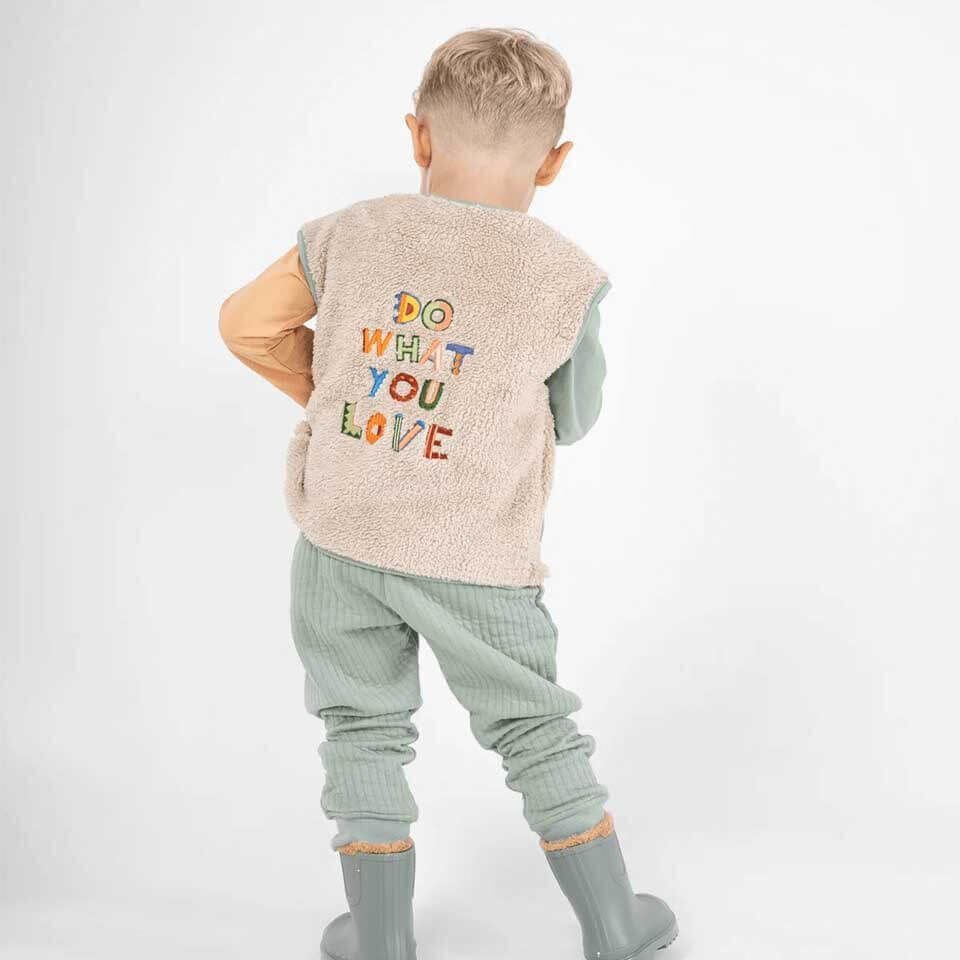 Bej Renk Peluş Yelek | Slogan Nakış Detaylı, Rahat ve Modern Model