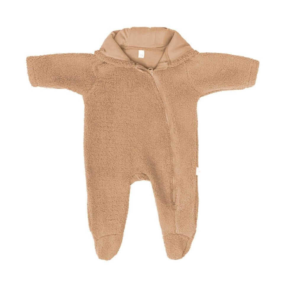 Ayı Kulaklı Kapüşonlu Peluş Tulum – Karamel | Sıcacık ve Yumuşak Bebek Kombini