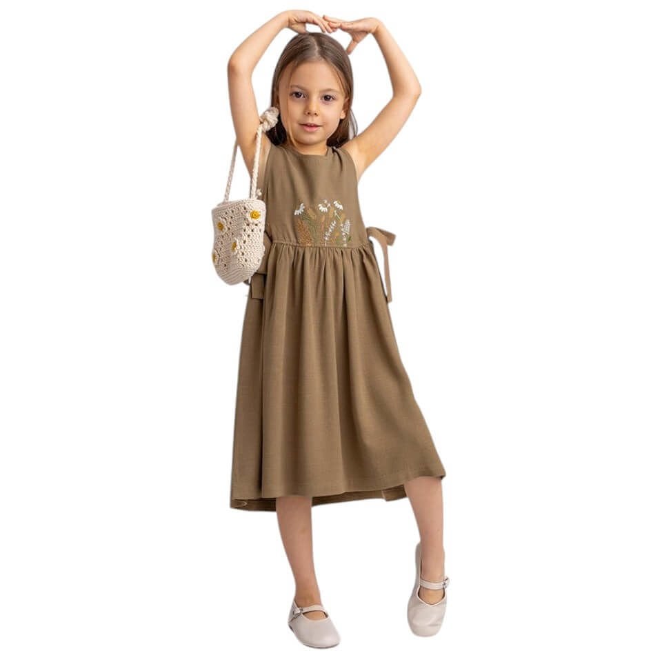 Önü Nakışlı Yandan Bağlamalı Keten Elbise – Karamel | Zarif ve Doğal Tasarım