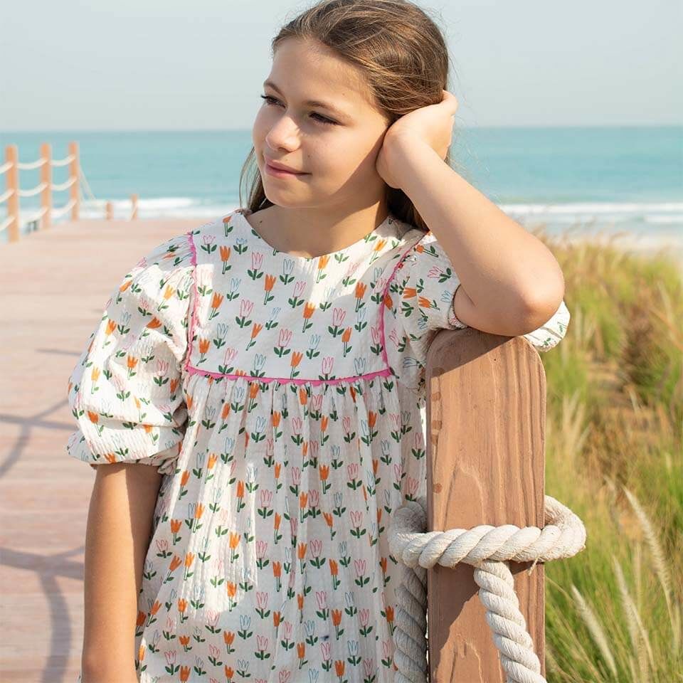 Lale Desenli Elbise – Gaia Model | Şık Kesim ve Doğal Kumaş Konforu