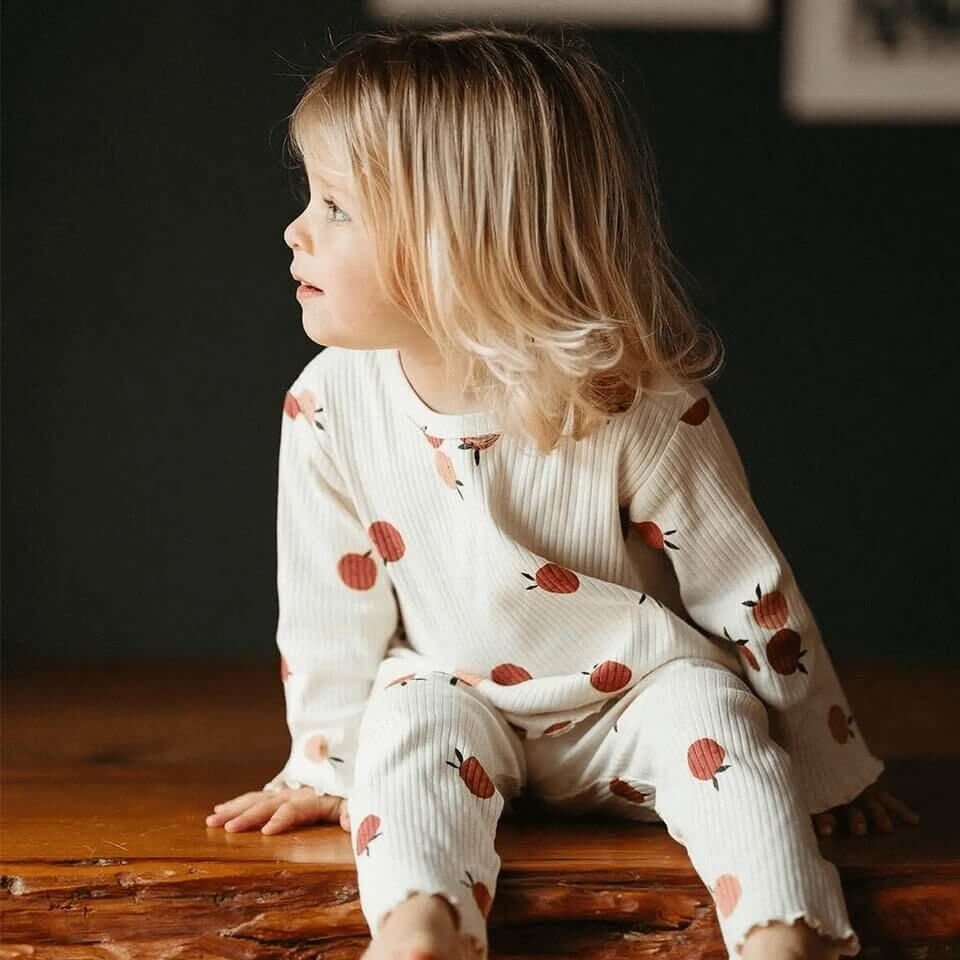 Elma Aşkı Desenli Uzun Kollu Taytlı Bebek Set – Bej | Rahat ve Şık Kombin